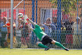 Penalty? Ať kopou z půlky do prázdné branky, smáli se fanoušci