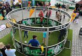 Fotbal na břehu Vltavy. RatolestFest zažil premiéru fotbalové klece.